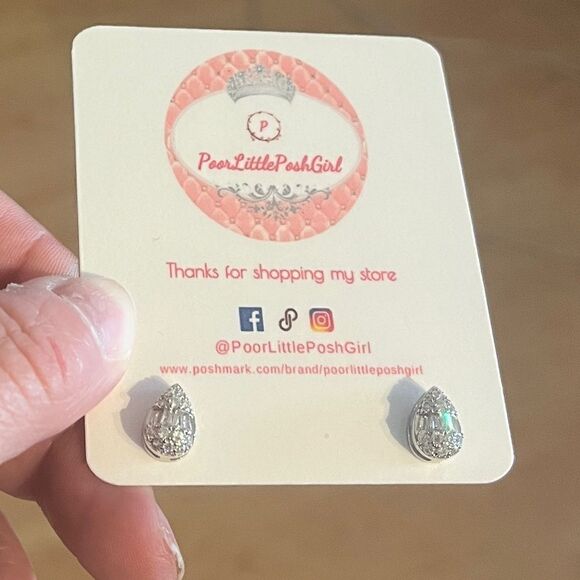 The Tiny Teardrop Stud earrings in 925 and brilliant cubic zirconia - Picture 6 of 9